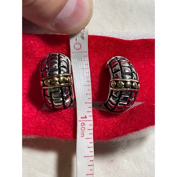 Vintage Gold/Silver 2-Tone Embossed Design Clip-On Earrings - Picture 11 of 12